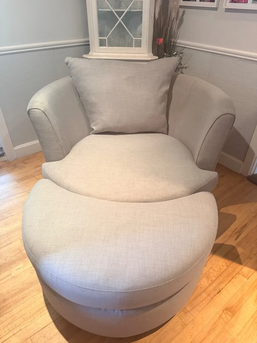 Large lounge chair and foot stool - Image 2