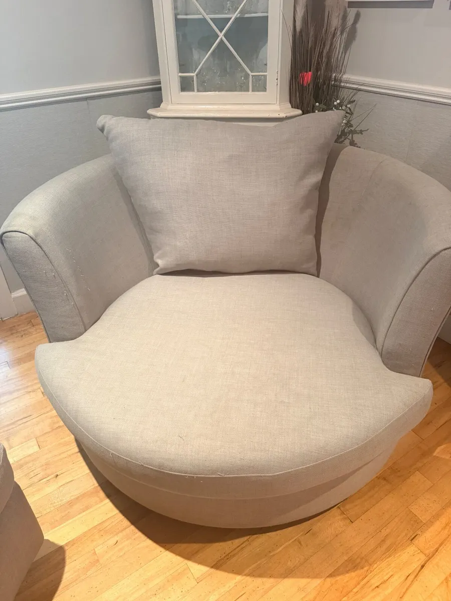 Large lounge chair and foot stool - Image 4