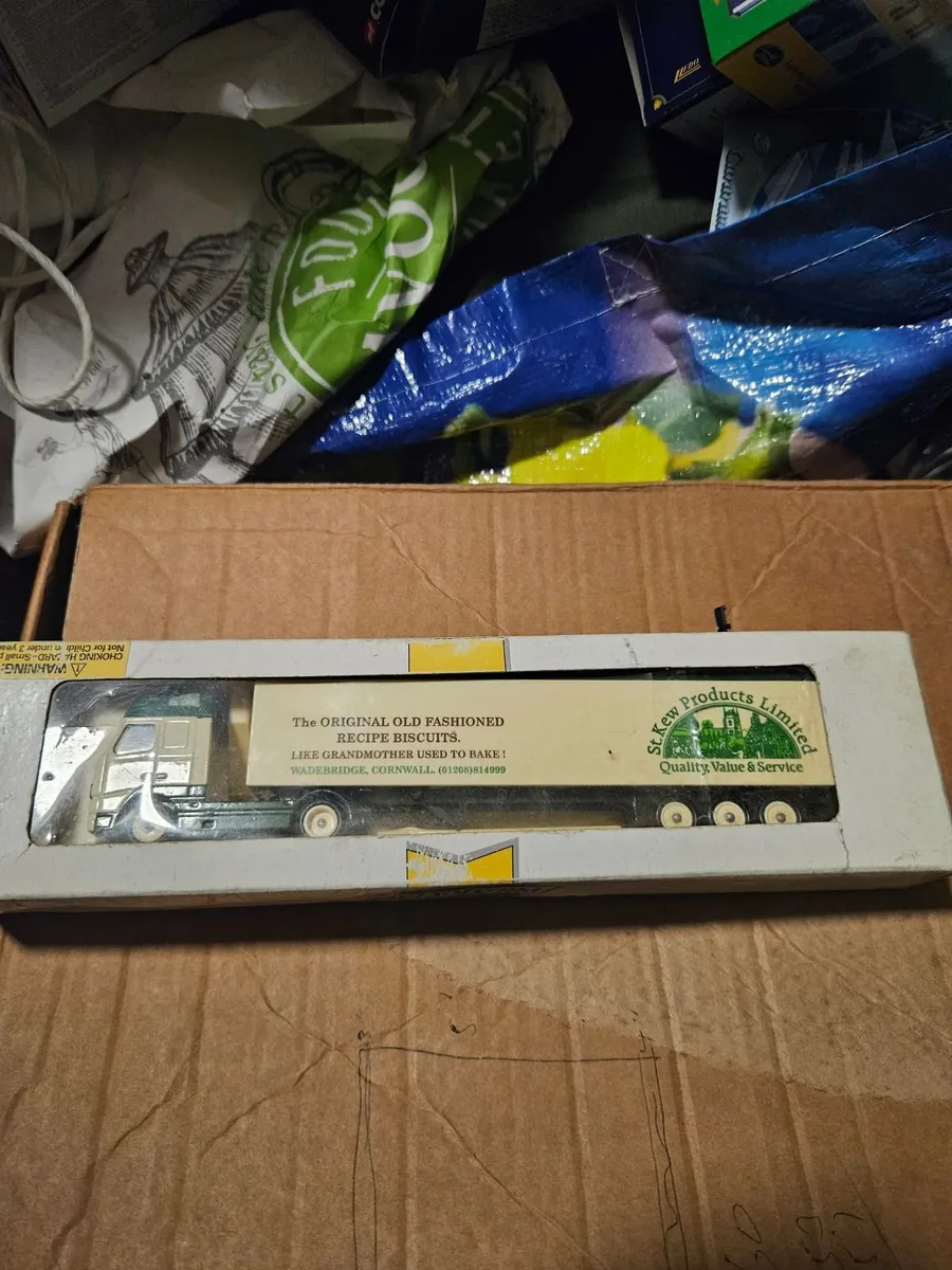 Corgi Lledo Volvo Tractor Unit and Trailer - Image 1