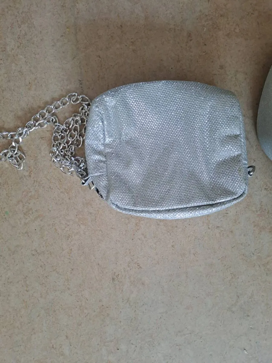 High heel shoes and bag - Image 4