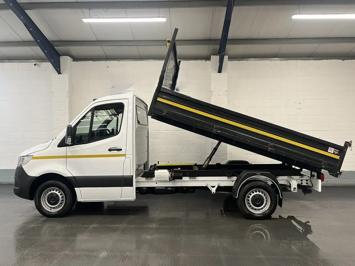 2022 Mercedes-Benz Sprinter Tipper Van - Image 1