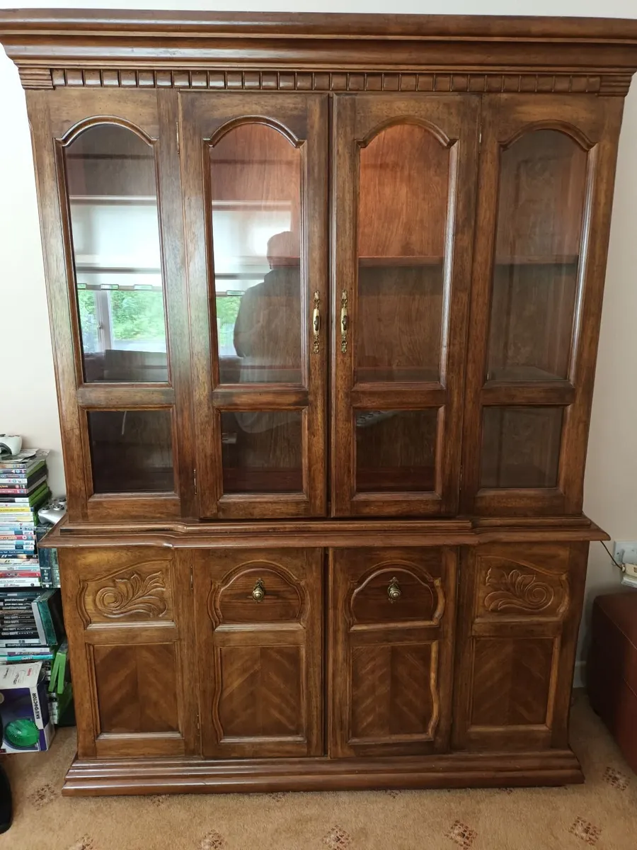Cabinet - Image 1