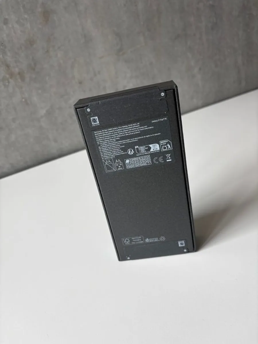 Samsung Galaxy Z Flip 7 FE (NEW) - Image 3