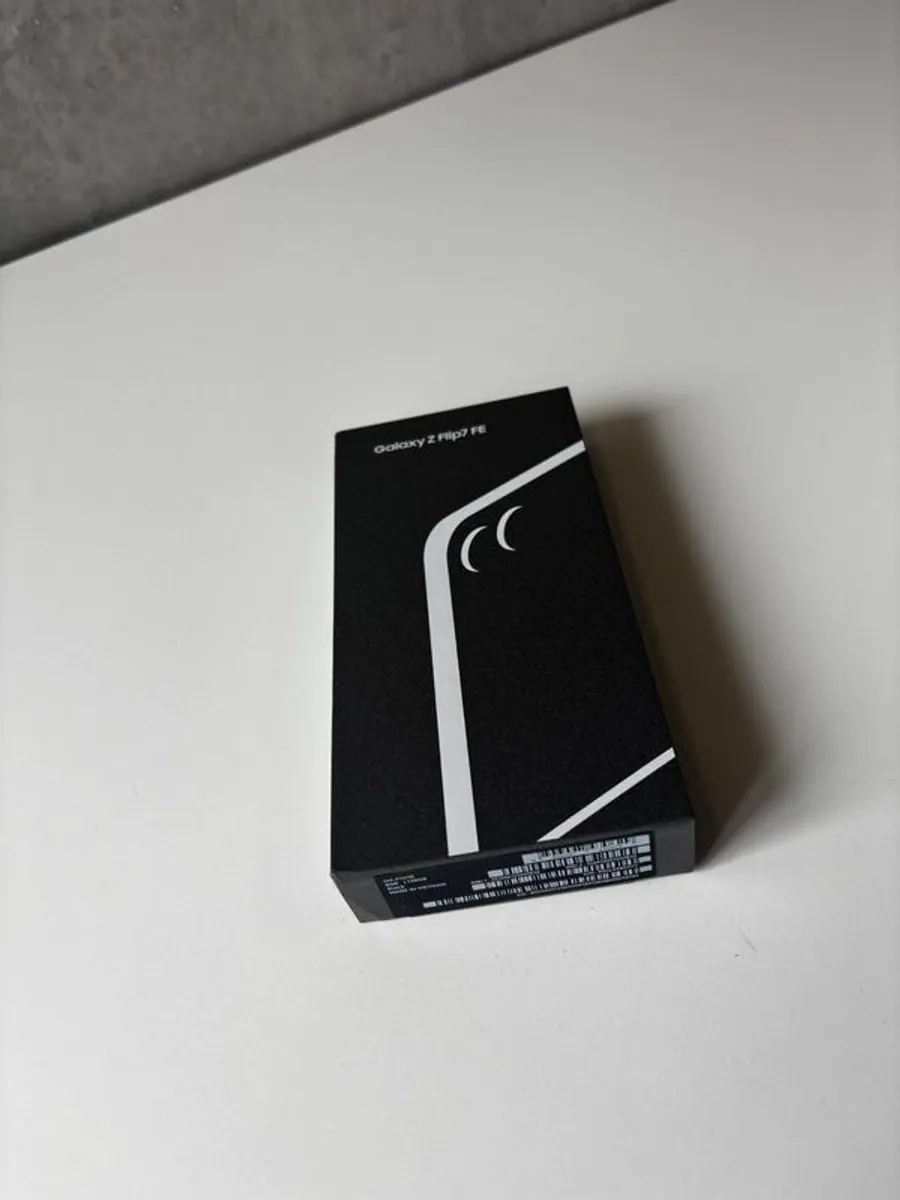 Samsung Galaxy Z Flip 7 FE (NEW) - Image 1