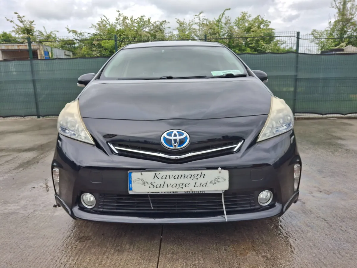 2015 Toyota Prius 7 seater..Drive away - Image 4