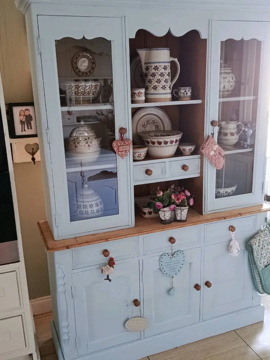 Solid kitchen dresser delivery arranged - Image 4