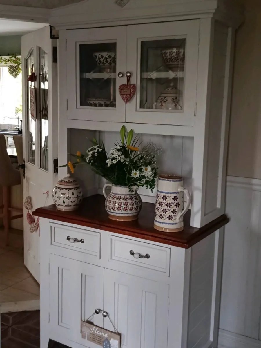 Solid kitchen dresser delivery arranged - Image 4