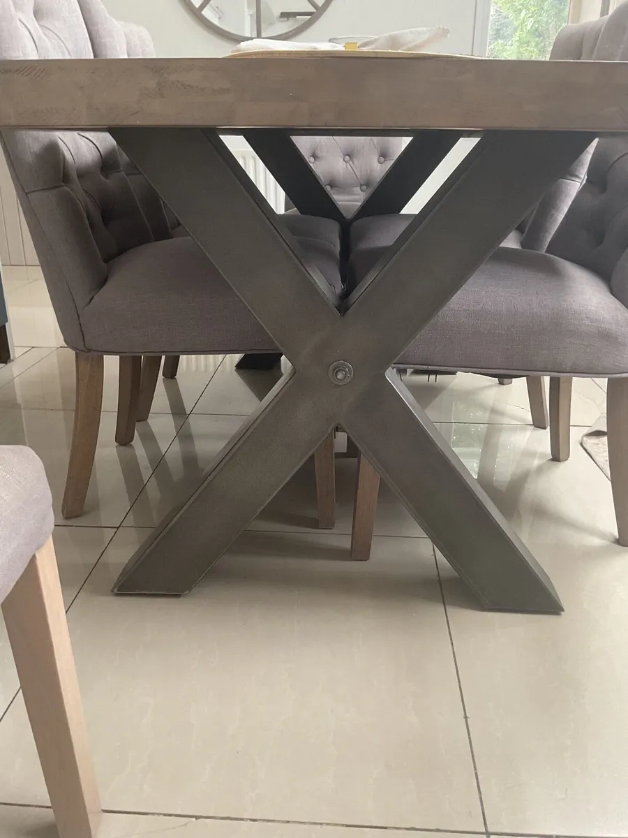 Fifth avenue dining table and chairs - Image 4