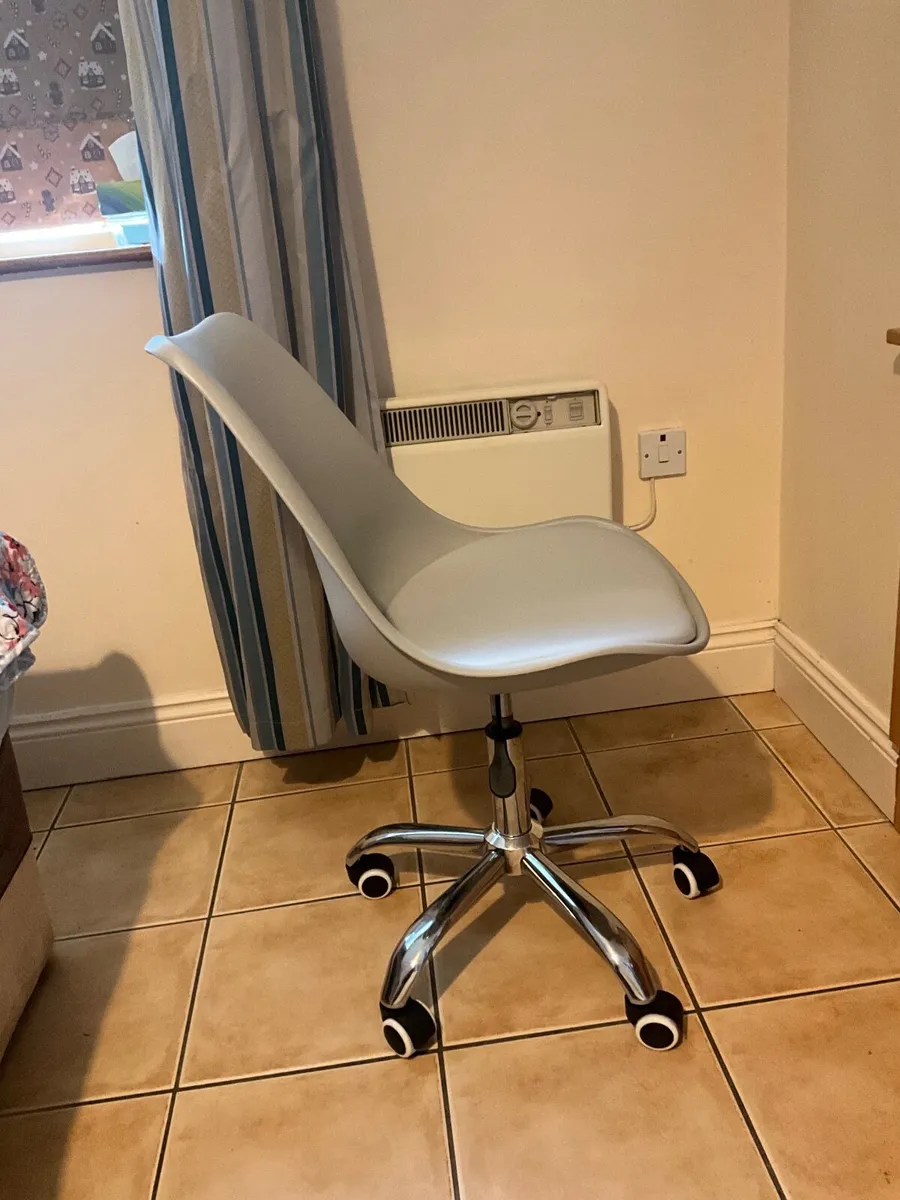Office chair - Image 3