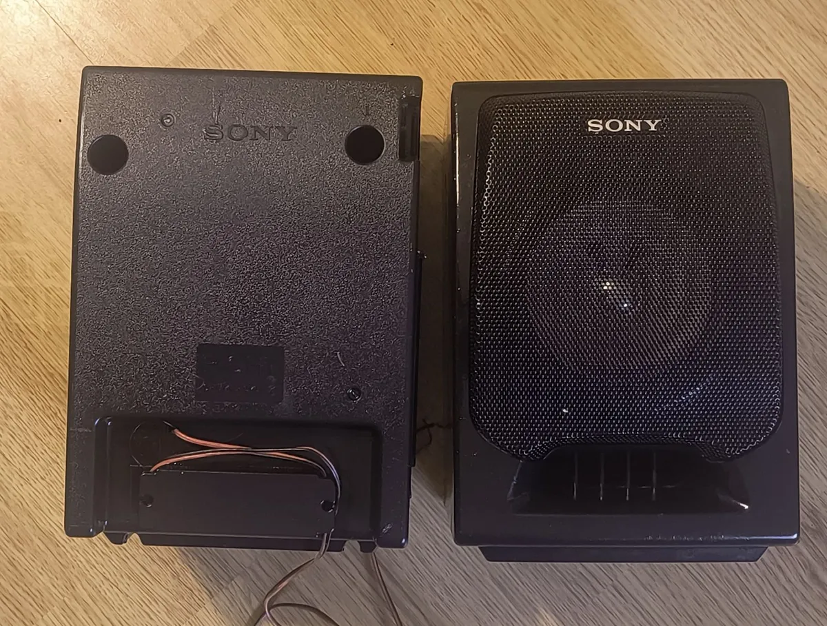 Black Sony Stereo Bookshelf - Image 2