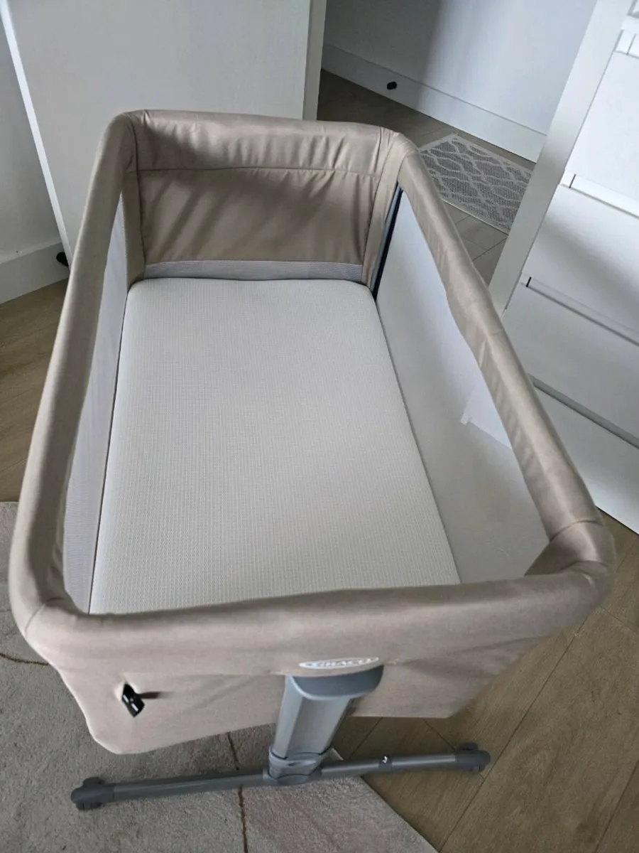 Graco next to me - Image 3