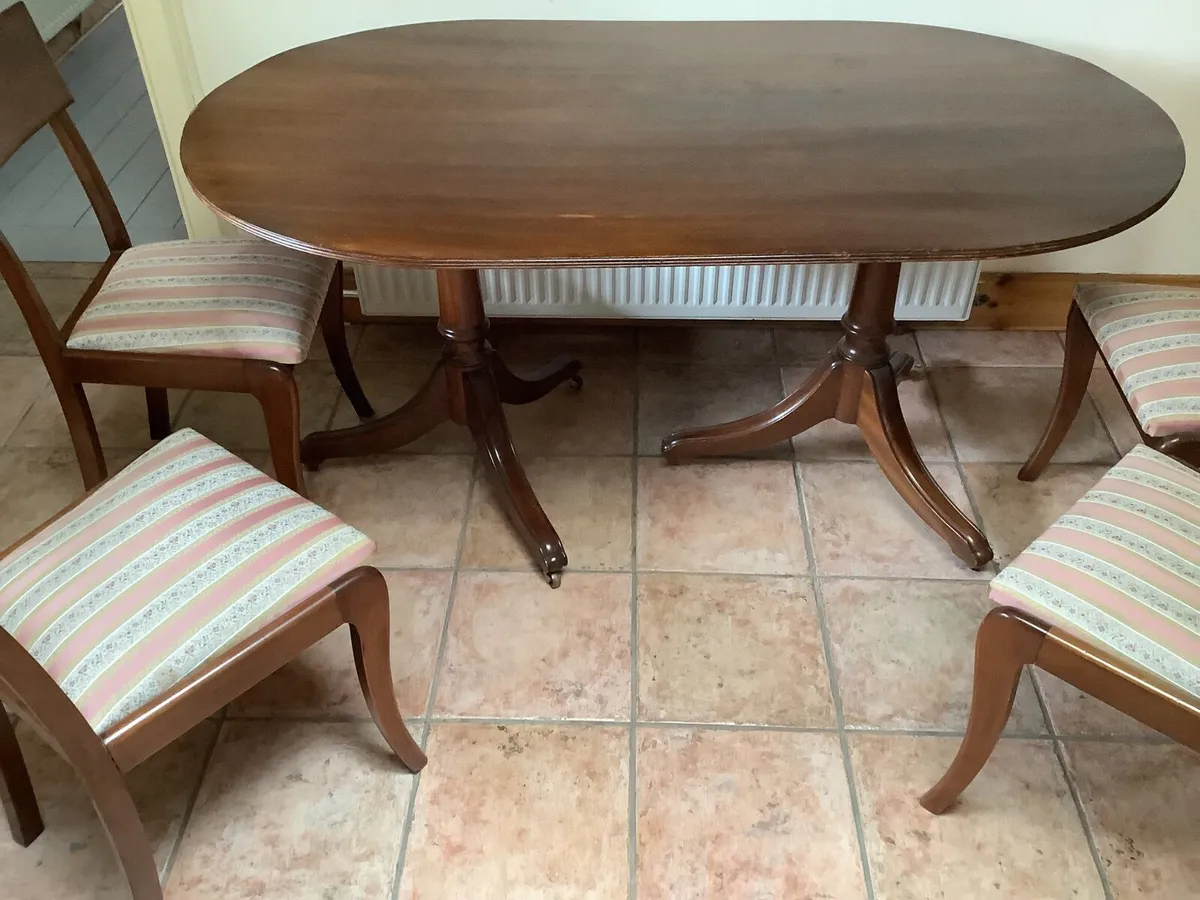 Kitchen table and chairs - Image 2