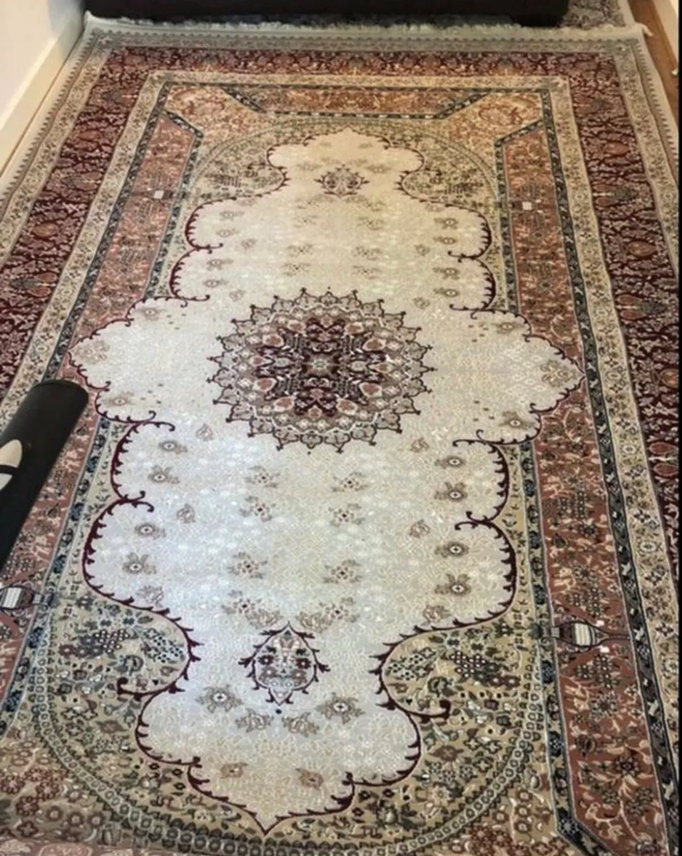 Carpet - Image 1