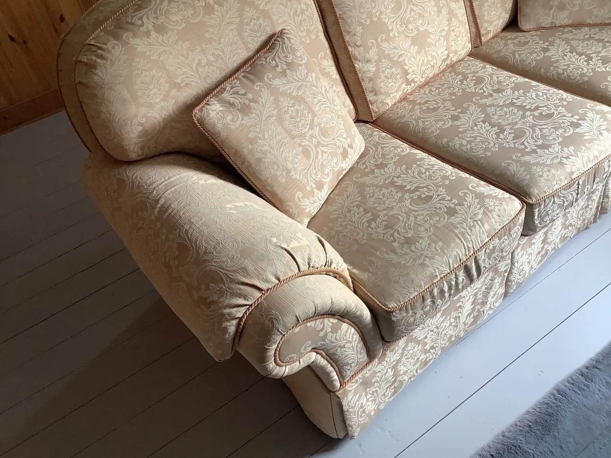 Couch - Image 4