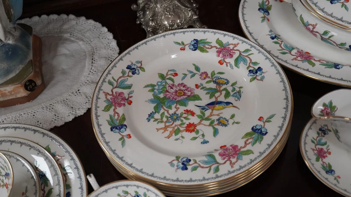 Aynsley 34-Piece Fine Bone China Dinner Set - Image 4