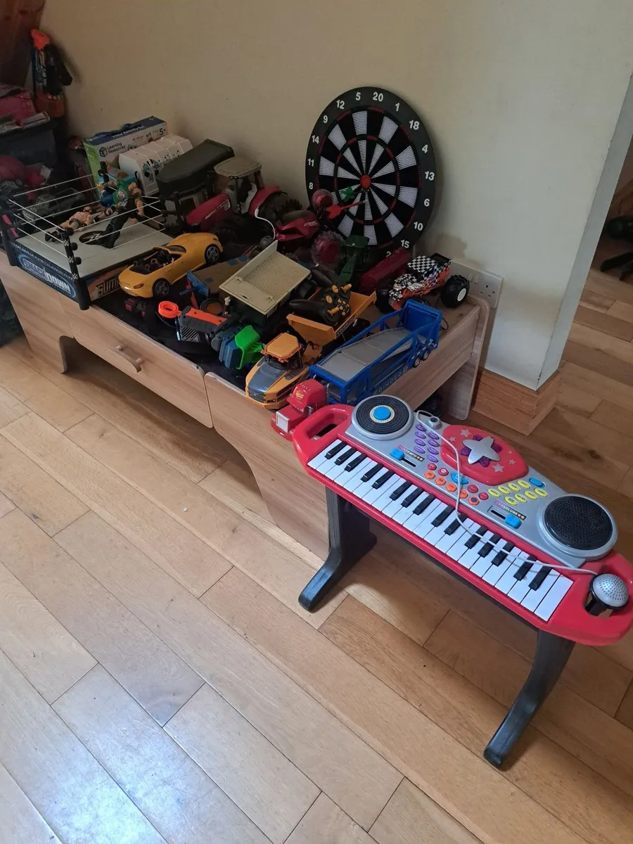 Toys - Image 3