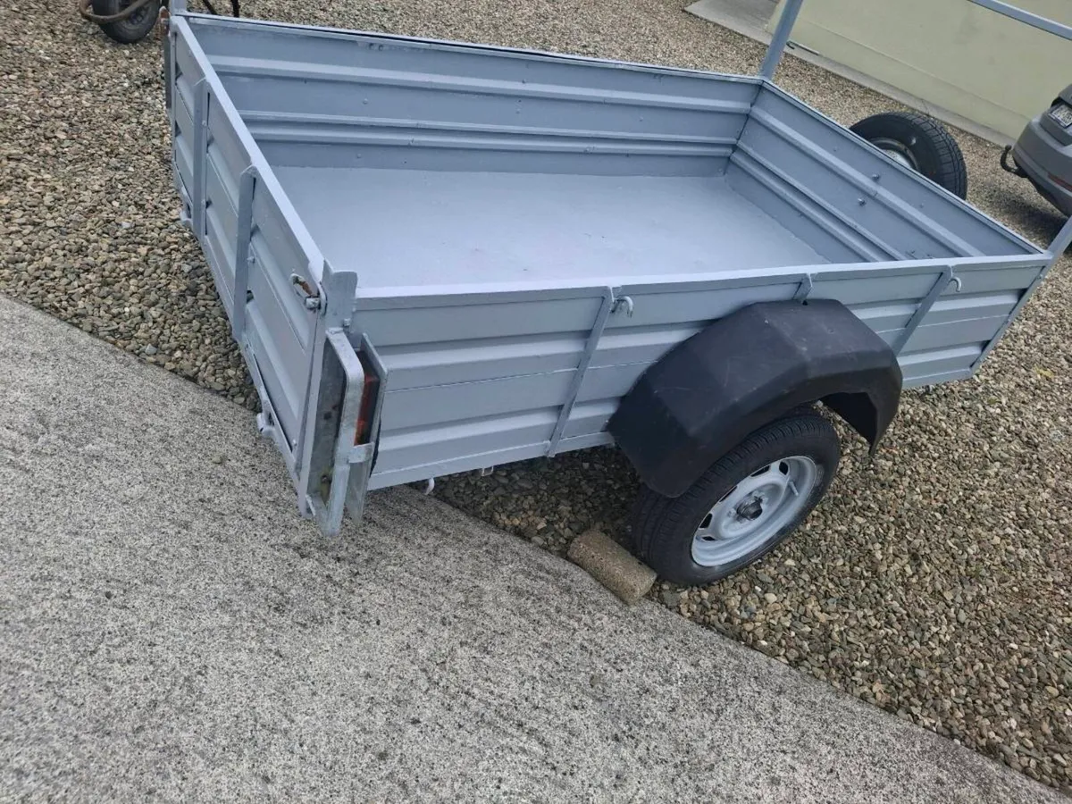 Trailer - Image 1