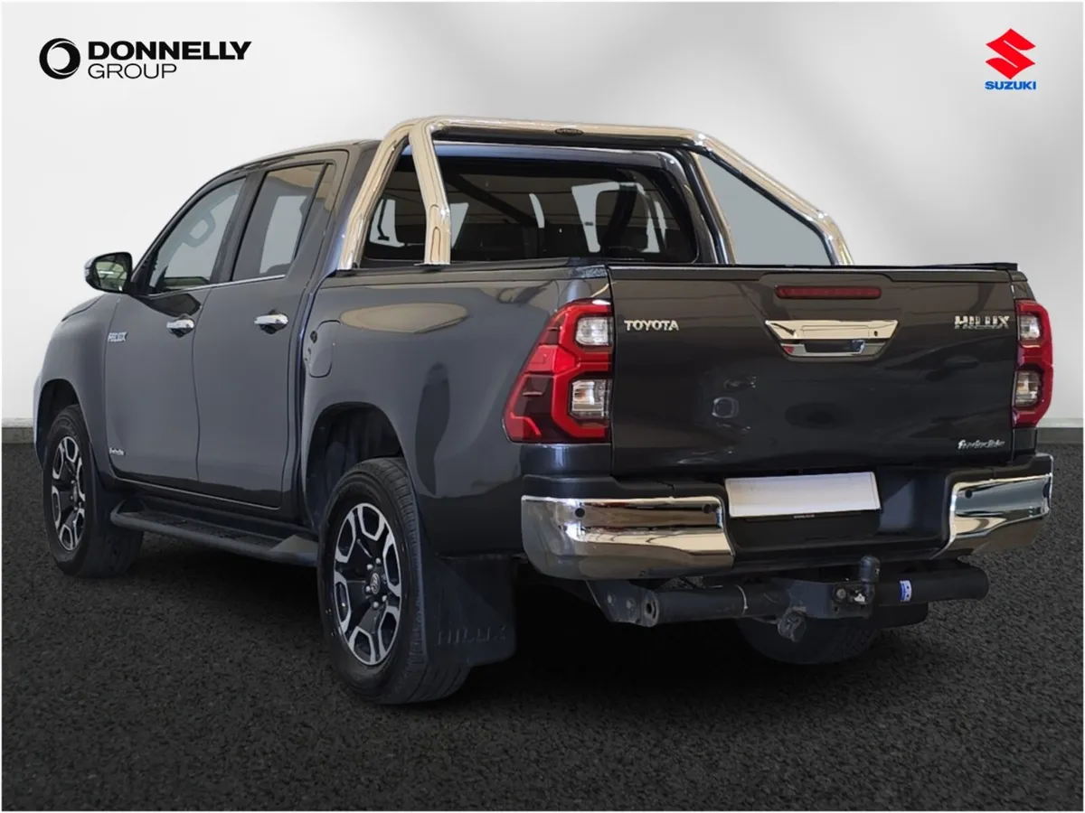 Toyota Hilux Diesel Invincible - Image 2