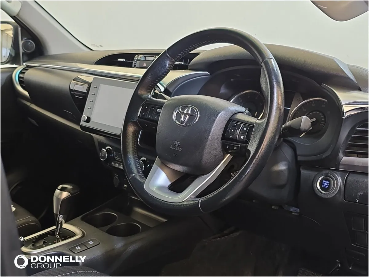Toyota Hilux Diesel Invincible - Image 4
