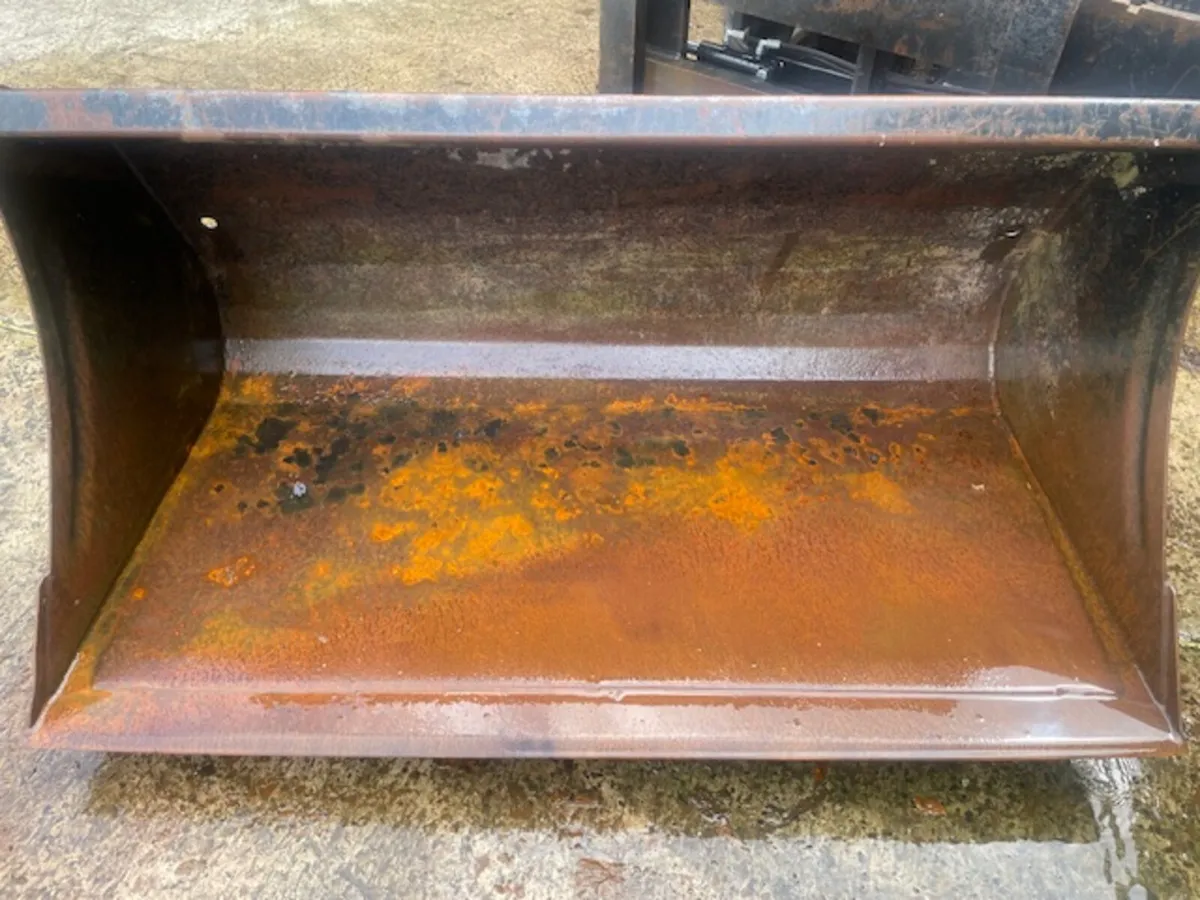 Quicke/Alo 5ft,4inch bucket c/w euro brackets - Image 4