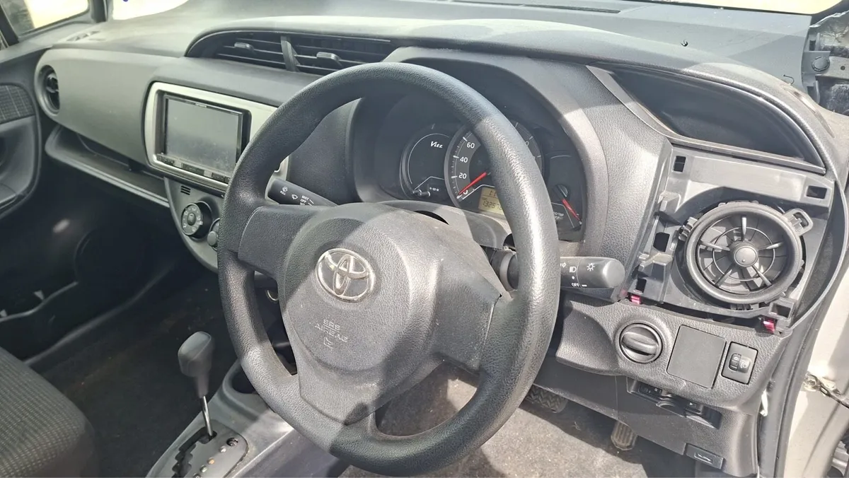 16 Vitz - Image 3