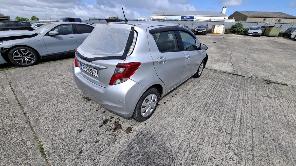 16 Vitz - Image 4