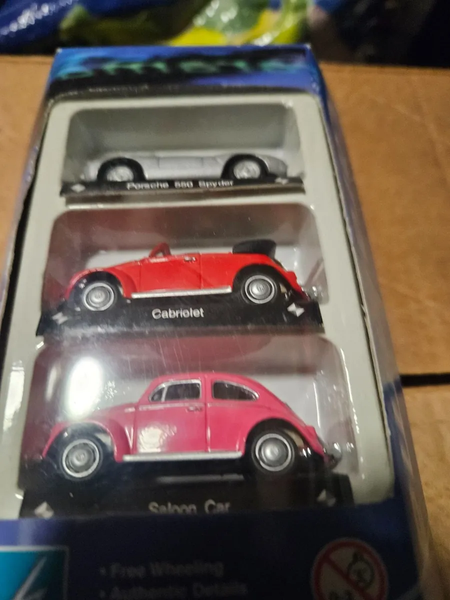 Corgi Caramara Set - Image 1