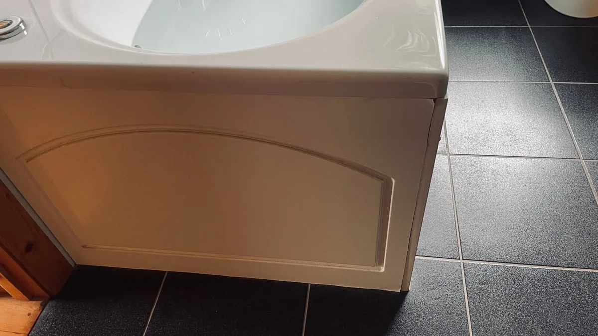 Jacuzzi Whirlpool  Bath - Image 4