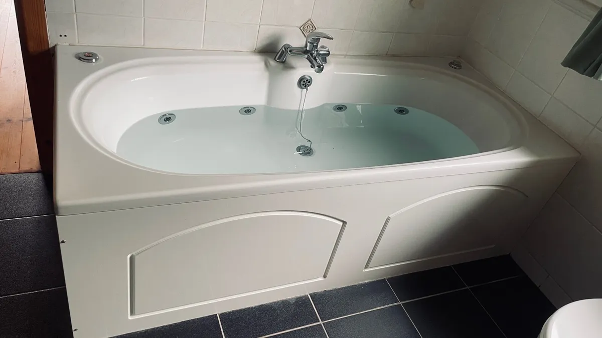 Jacuzzi Whirlpool  Bath - Image 2