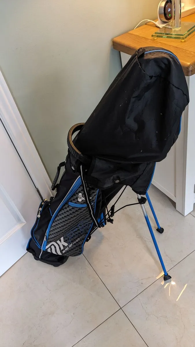 Set of Mens Irons, Putter and Golf Bag. - Image 3