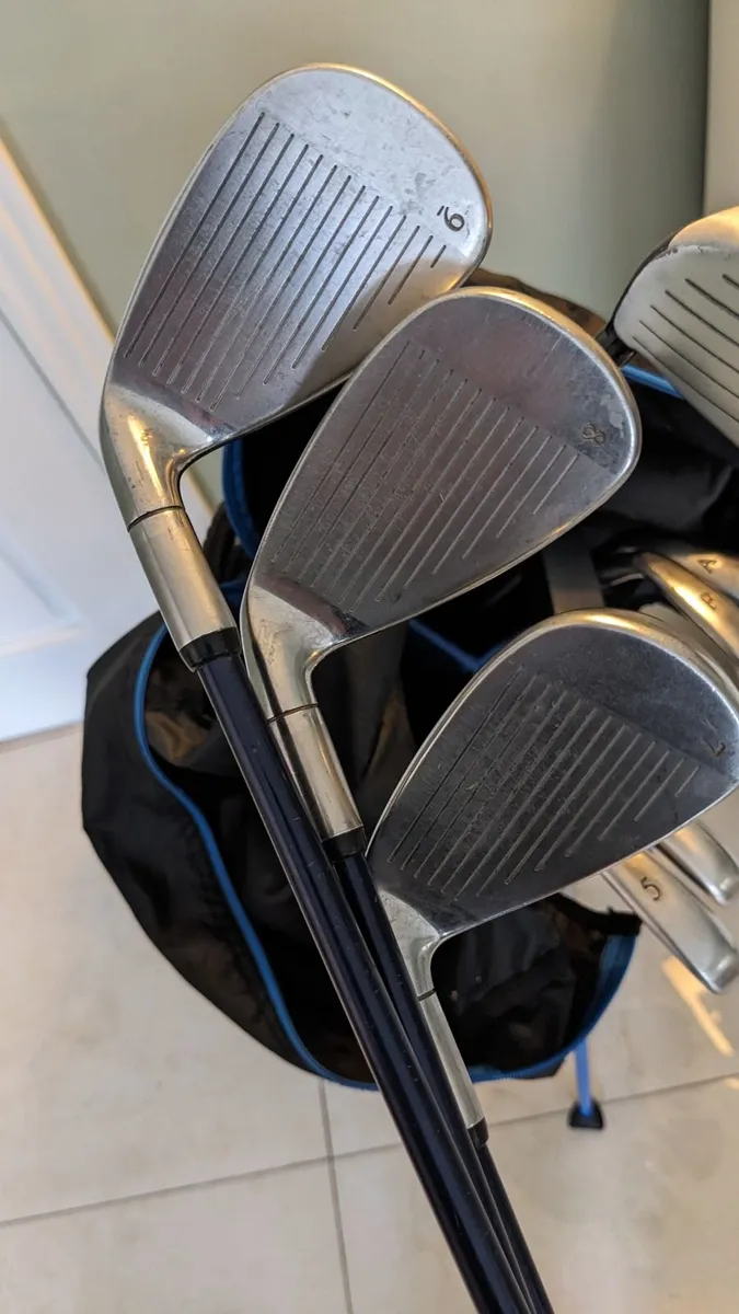 Set of Mens Irons, Putter and Golf Bag. - Image 4