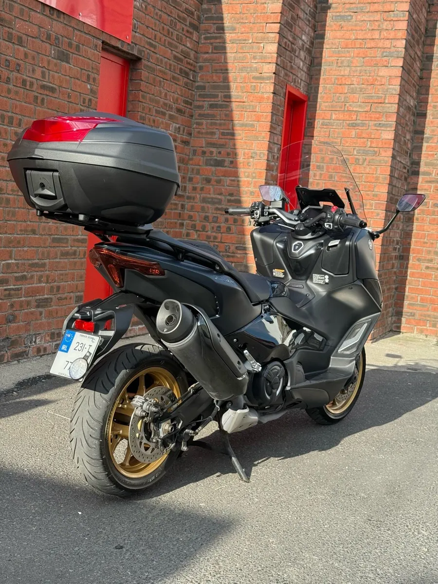 Yamaha TMAX 560 Tech Max 2023 - Image 4