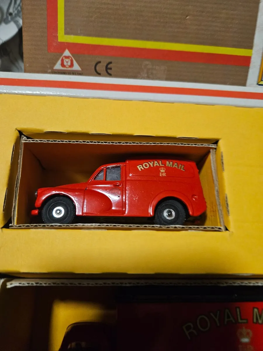Corgi Royal Mail Van Set - Image 2