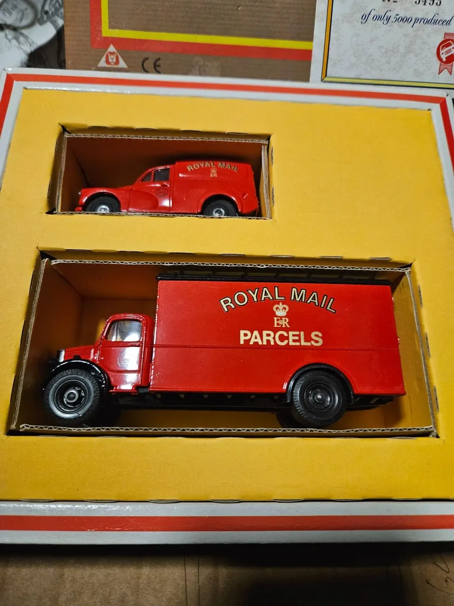 Corgi Royal Mail Van Set - Image 3