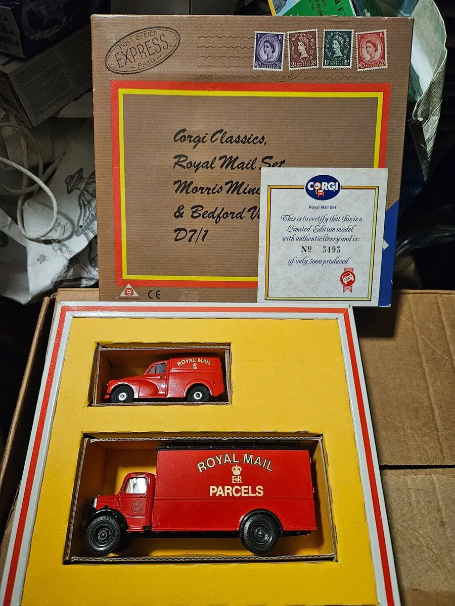 Corgi Royal Mail Van Set - Image 1