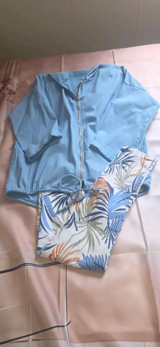 Made In Italy Blue Tropical Leaf Co Ord Lounge Set - Image 4