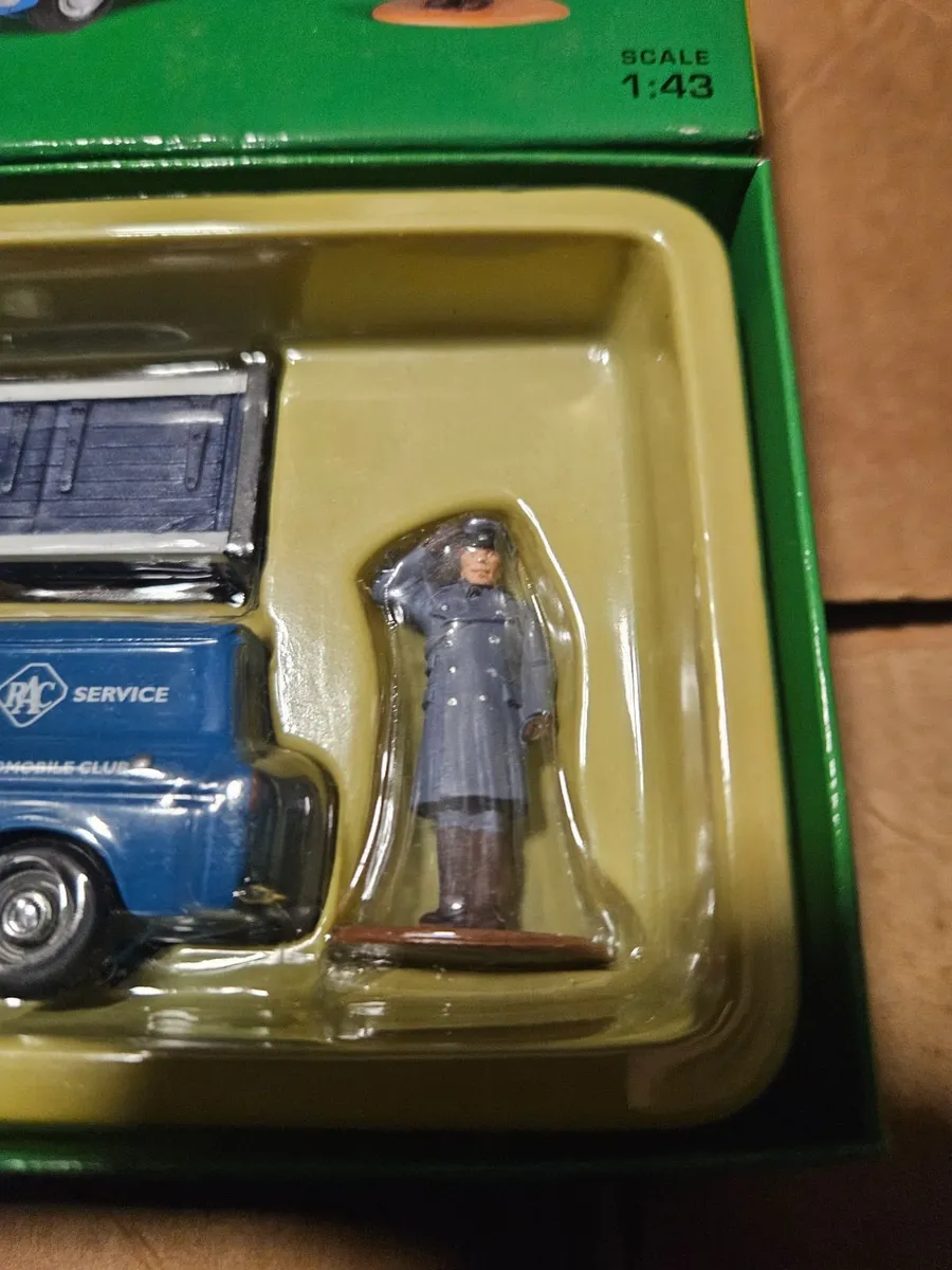 Corgi RAC Van and Figure Set - Image 3
