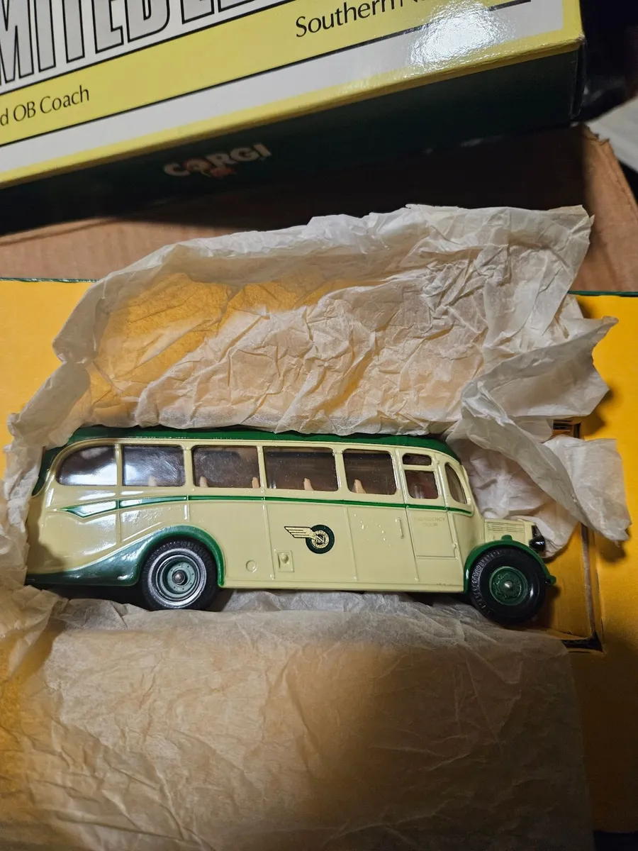 Corgi Bus - Image 2