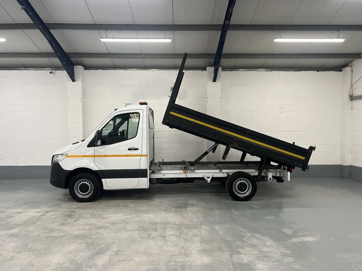 2022 Mercedes-Benz Sprinter Tipper Van - Image 1