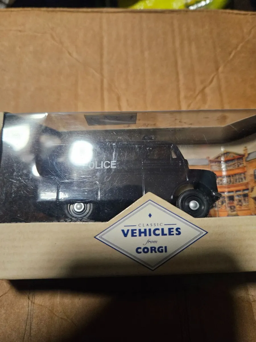 Corgi Morris 1000 Police Van - Image 1