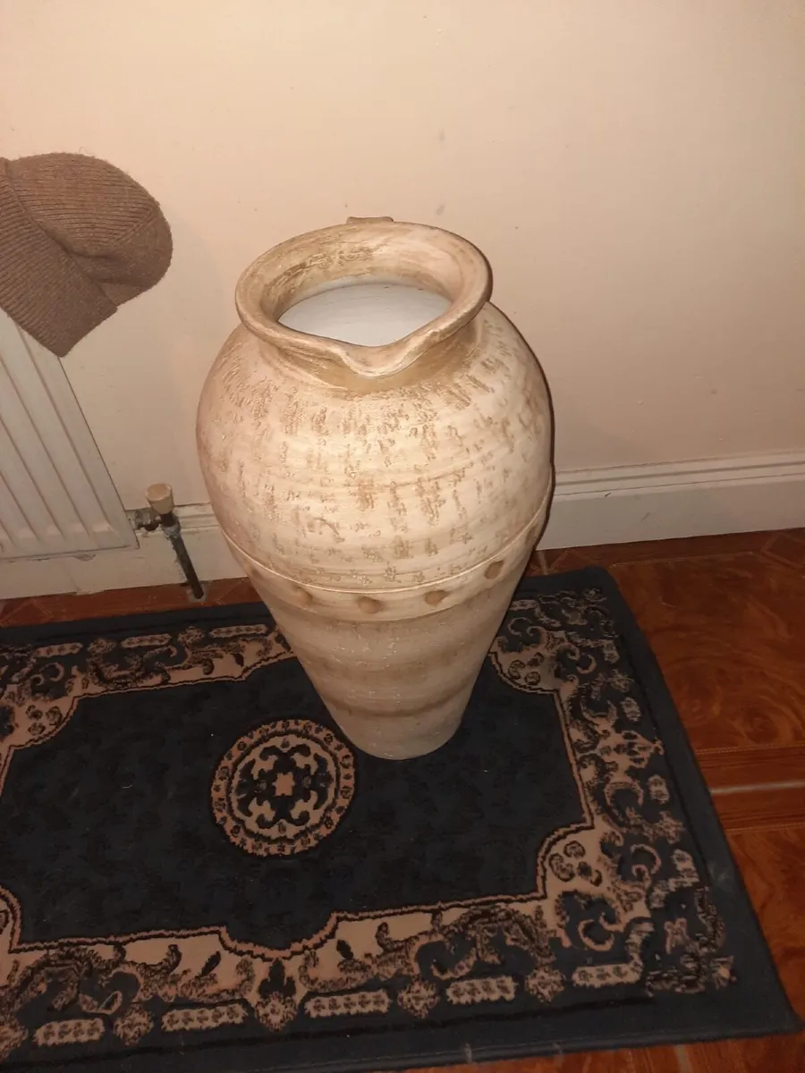 Large jug - Image 1