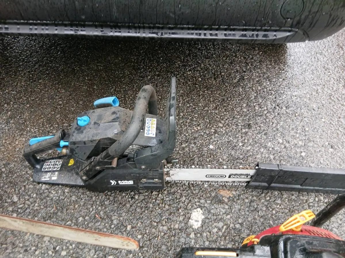 3 PETROL CHAINSAWS 1 PETROL STRIMMERS - Image 3