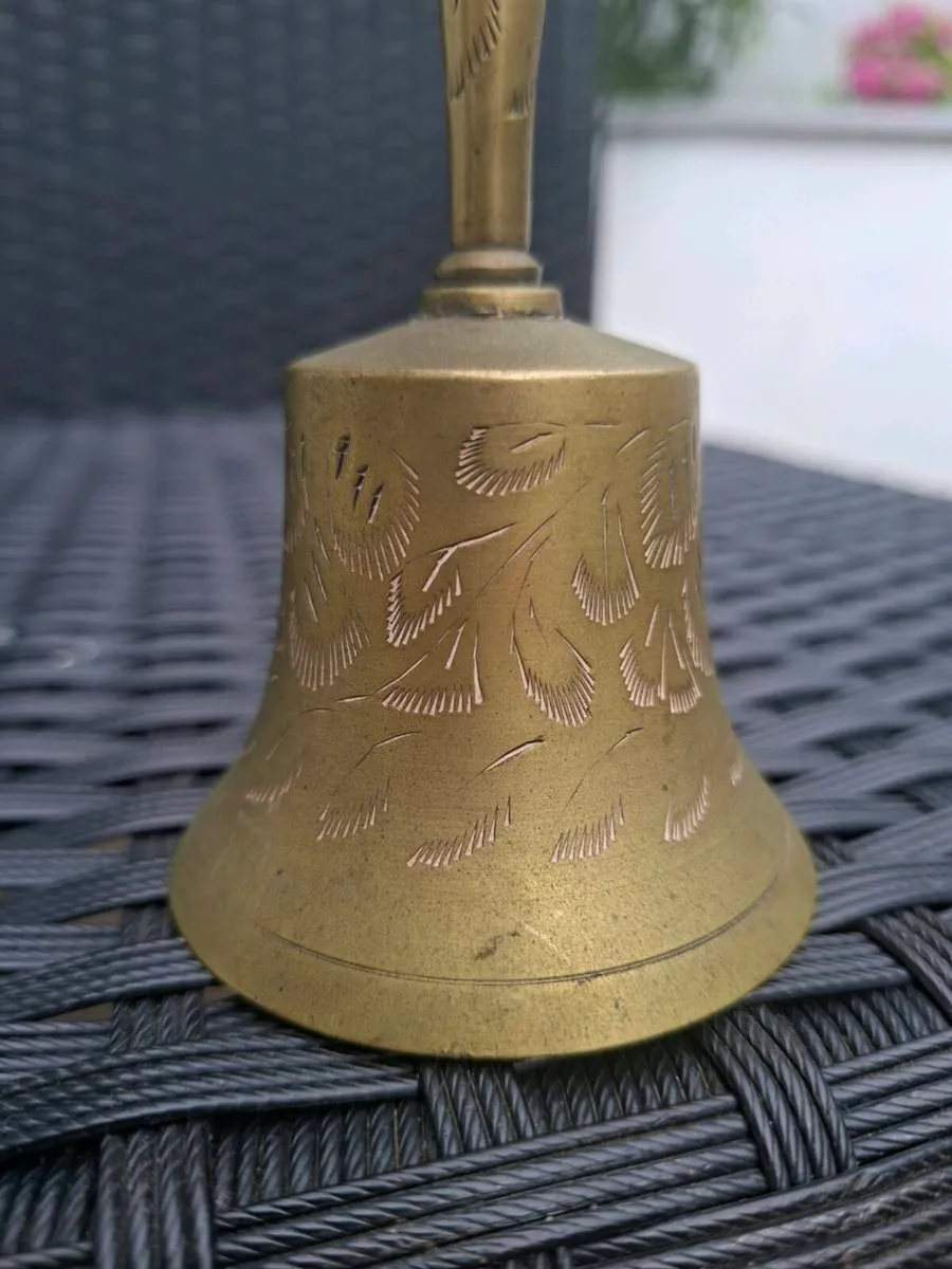 Vintage 1979 engraved Brass Bell - Image 2