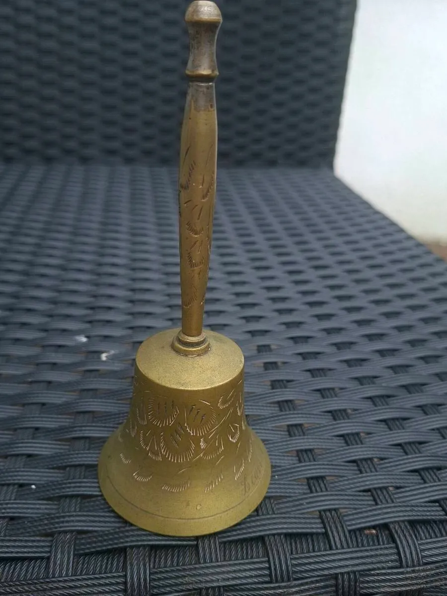 Vintage 1979 engraved Brass Bell - Image 3