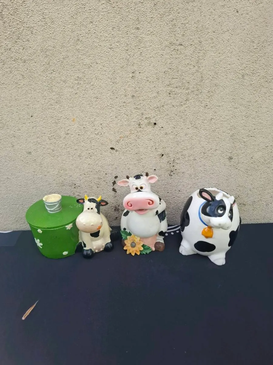 By post only 3 cow ornaments - Image 1