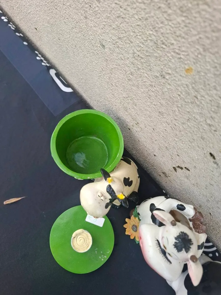 By post only 3 cow ornaments - Image 3