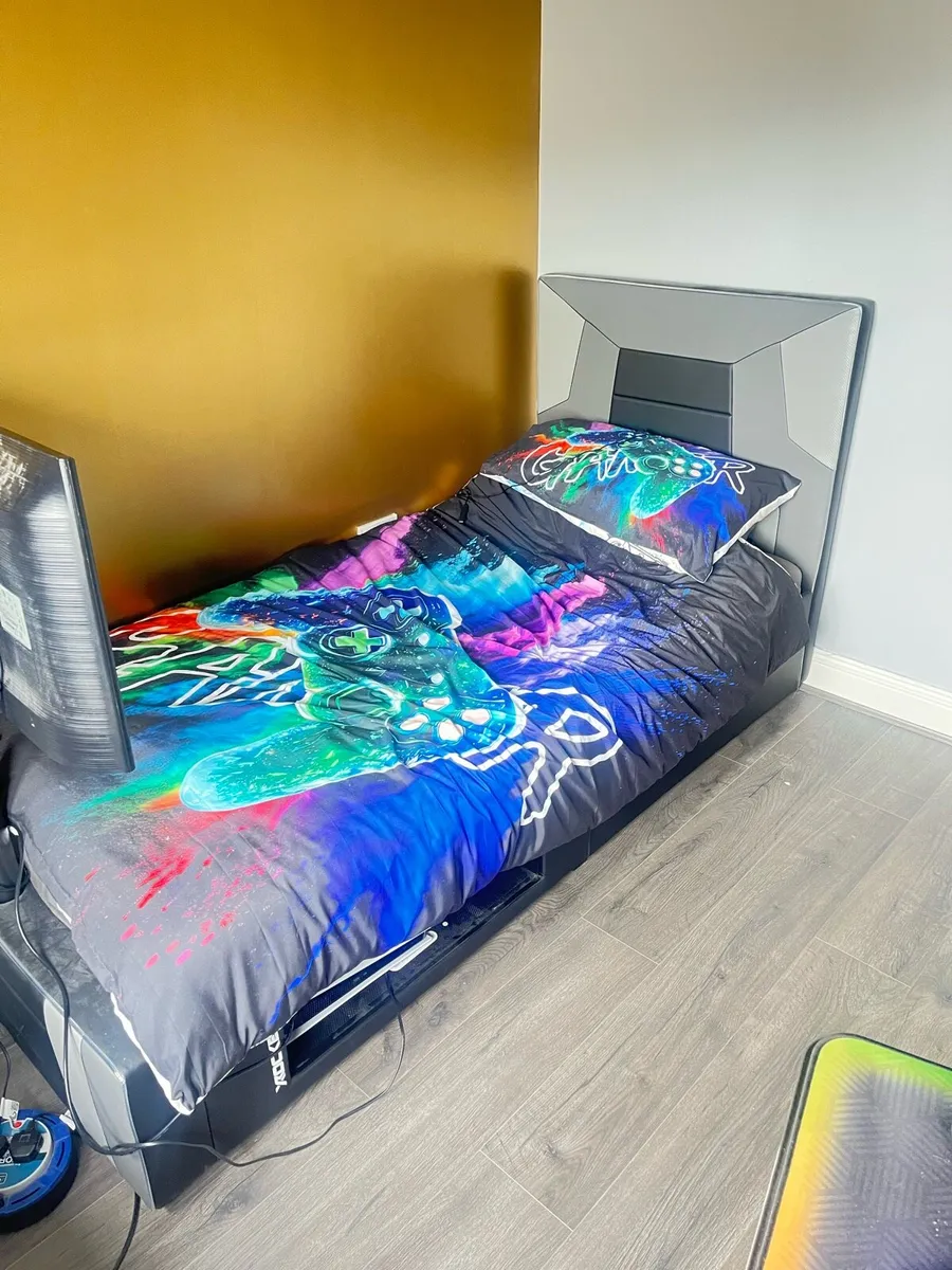 Bed - Image 2
