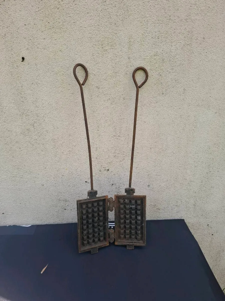 By post only vintage waffles maker - Image 1