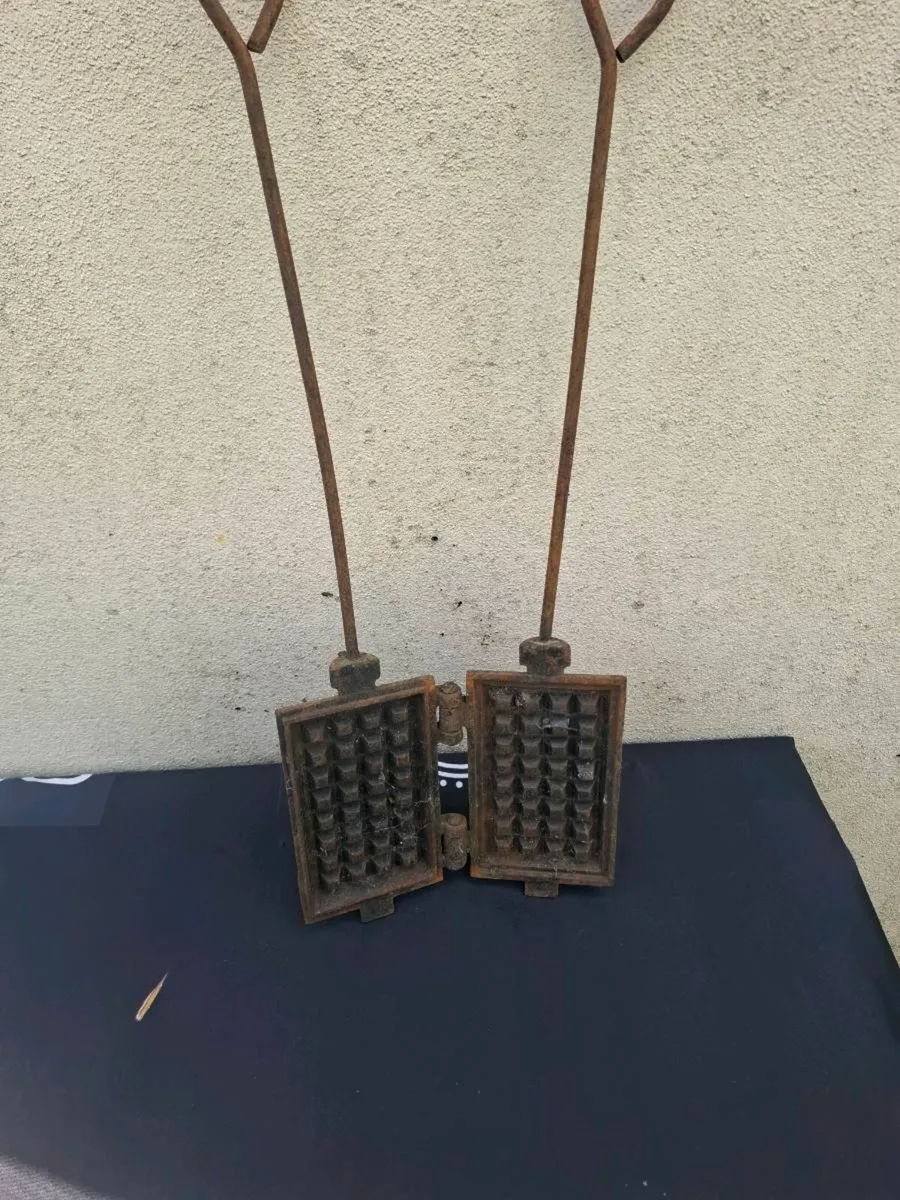 By post only vintage waffles maker - Image 2