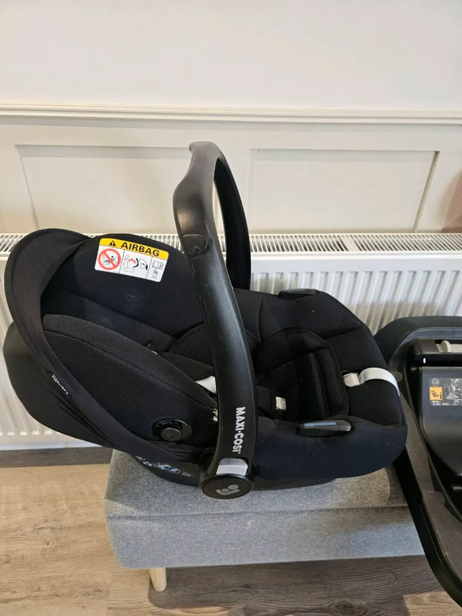 Maxi Cosi Car Seat and Base - Image 3